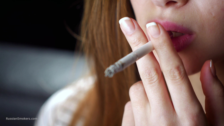 Russian Smokers: Awek Cantik Rusia lembut merokok menenangkan detik-detik