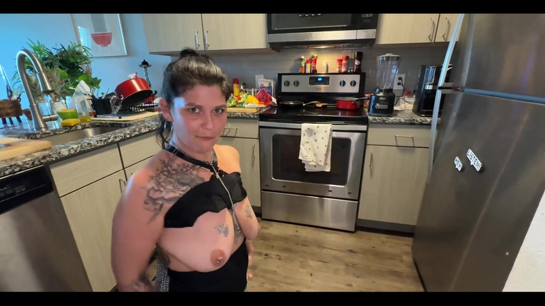 PsiloSiren: Taquinage dans la cuisine et twerk