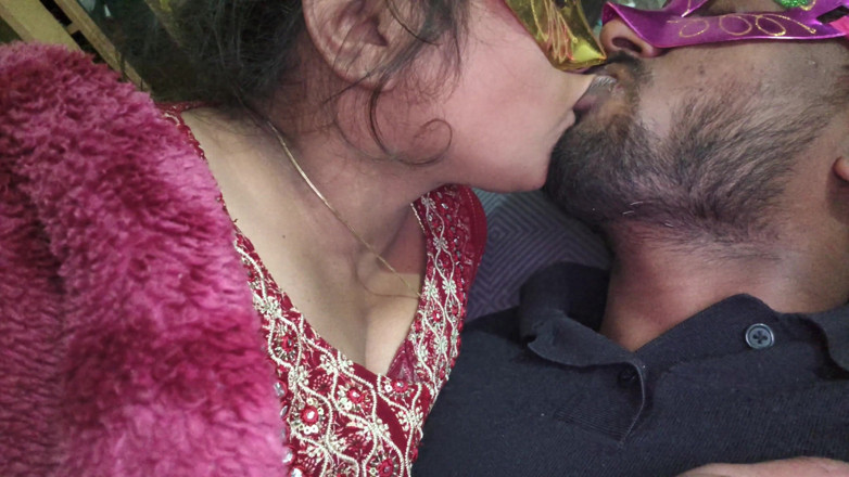 Dreamguys: Une femme desi sexy se fait baiser en train de...