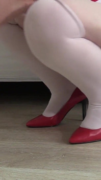 一个穿着医疗制服的熟女护士被中出