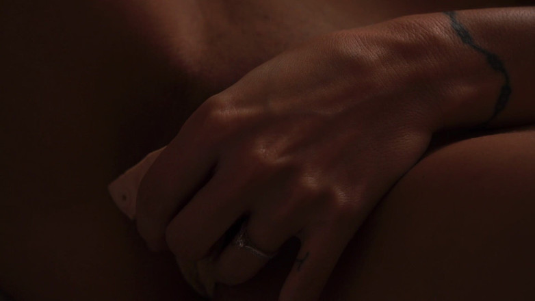 Emilie Jolie: Ik neem mijn dildo en ik kom voor je ogen