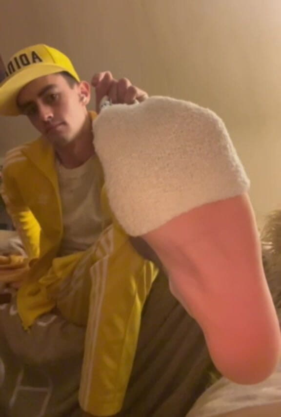 CharlieFox99: Twink Foot Worship POV