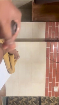 Il suo ragazzo la scopa così forte e lei scarlatte ad alta voce