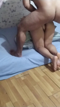 나는 시어머니 집에서 임신한 아내와 섹스해야 했다 두 명