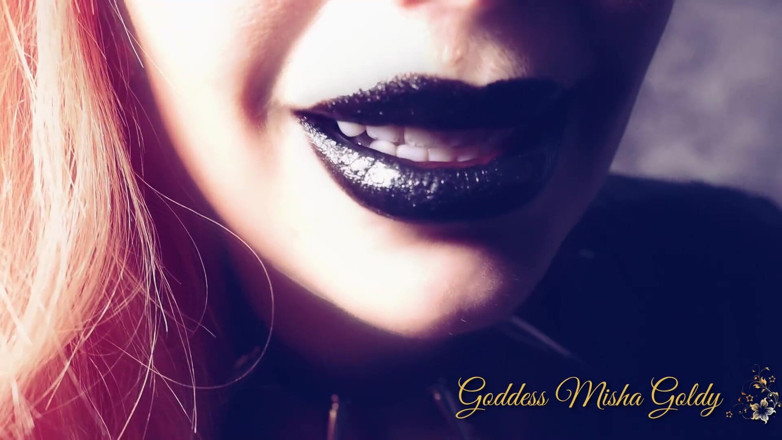 Goddess Misha Goldy: Persoonlijke dominante verpleegster voor een oude oma met zwarte glanzende...
