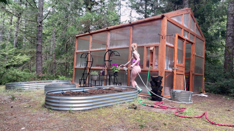 Destination Kat: More Greenhouse Set