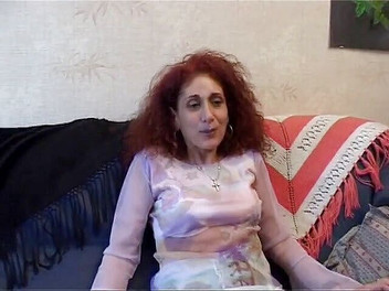 Milf in Love: सिसिलियाई milf(चोदने लायक मम्मी) घर पर गुप्त तरीके से चुदाई करती है ... उसका पति काम पर है।