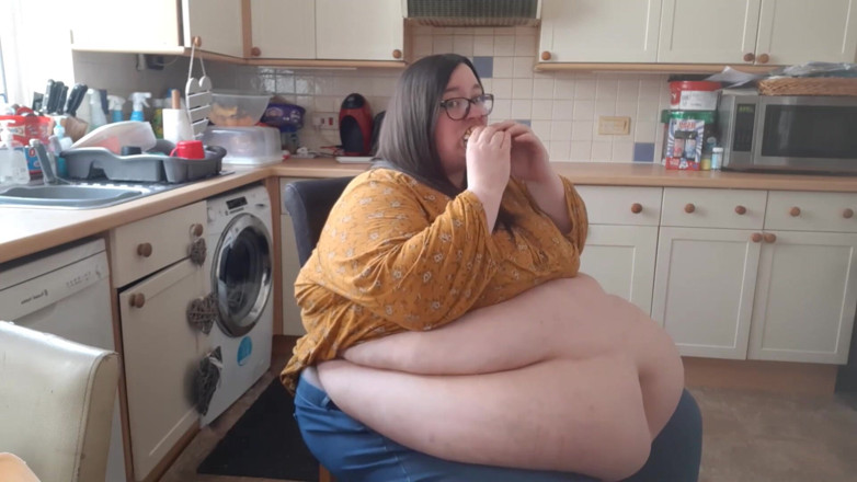 SSBBWLadyBrads: Ssbbw vs godzilla burger eating