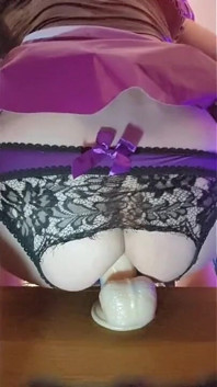 Lila pvc lång anal dildo och wank fest