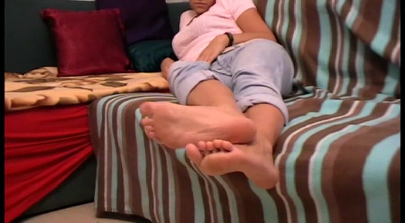 Foot Girls: Melady lagi asik bugil dengan kaki jenjang closeup