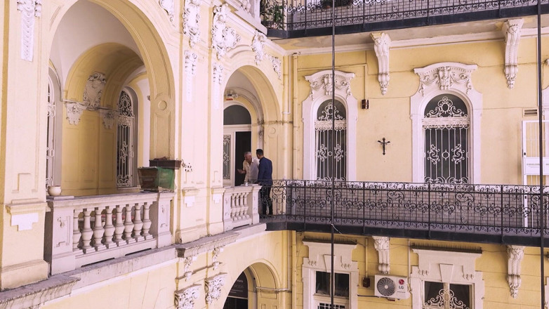 Threesome and GangBang: La Bionda Selvaggia Viene Trapanata Duramente in Ogni Posizione