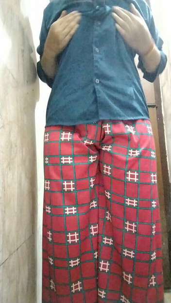 Riyathakur: Soție indiană făcând baie cu fratele vitreg