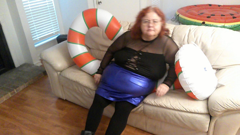 BBW nurse Vicki adventures with friends: Велика Красива Медсестра Вікі Намагається Розчавити Свою Цукеркову Тростину?