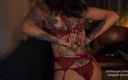 Effy Loweell studio: Instagram modeli seksi iç çamaşırını çıkarıyor ve mükemmel göğüslerini gösteriyor ve sonra...