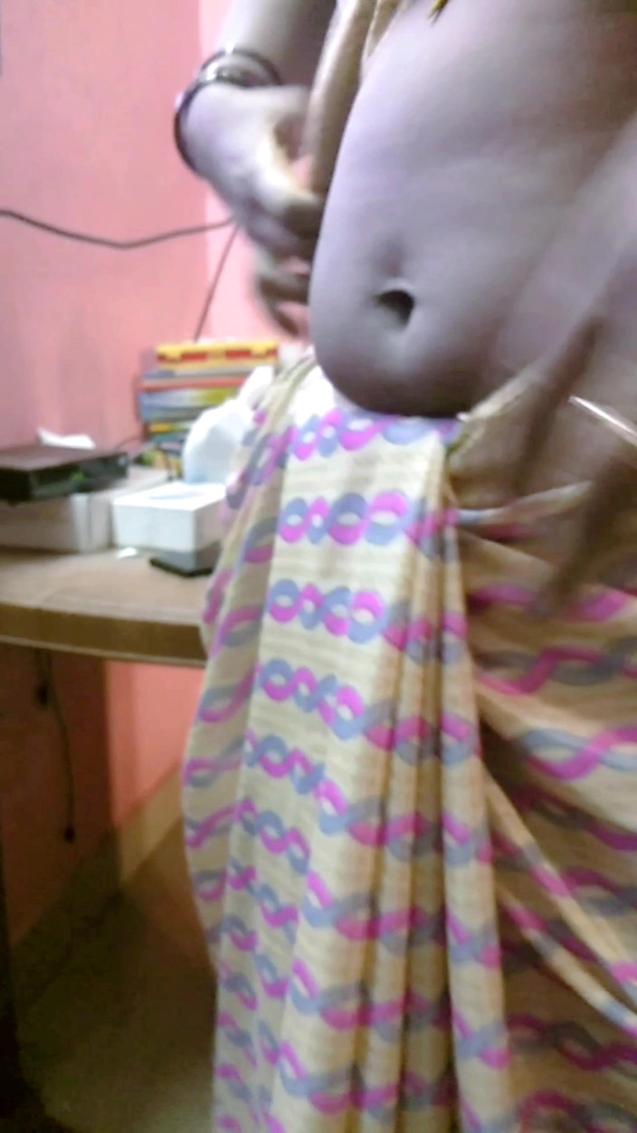 RenuRaj: Renu, femme desi tamoule coquine, chemisier, sari, taquine l’ami de...