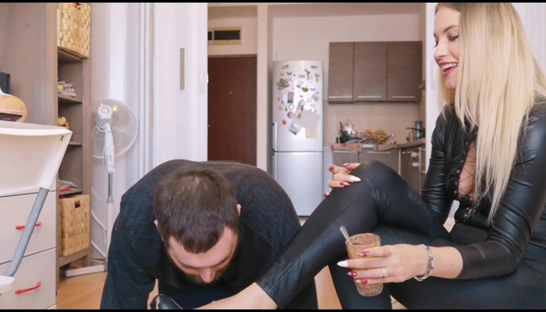 Erotic Tanya: Piggy się tuczy