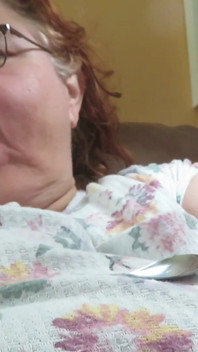 Jilat cangkir pudingku buat kamu tukang makan