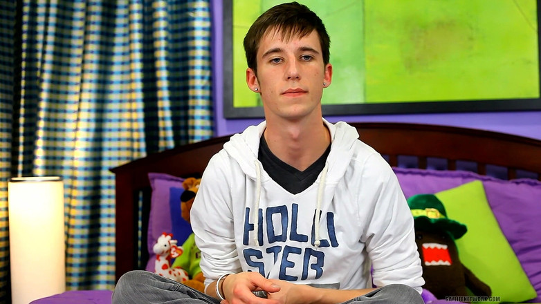 Lollipop Twinks: Một cuộc phỏng vấn "cắn" với Adrian