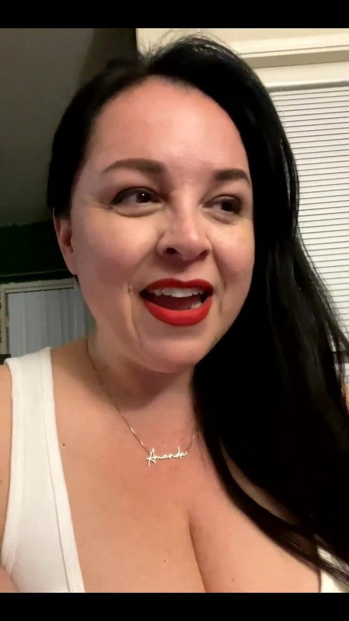 Amanda Thickk: Stream avec de gros nichons