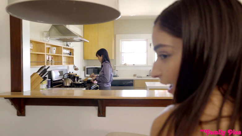 My family pies: Ненаситна зведена сестра - s5:e2