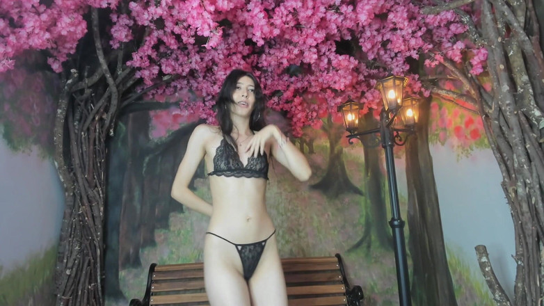 Adhara Hamilton: 裸体特殊性爱表演阴户娇小