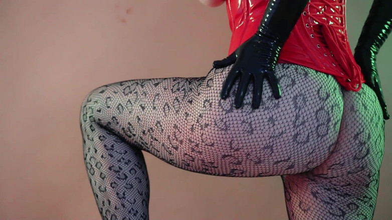 Arya Grander: Pantat pantyhose dan mengusik pepek bertindik