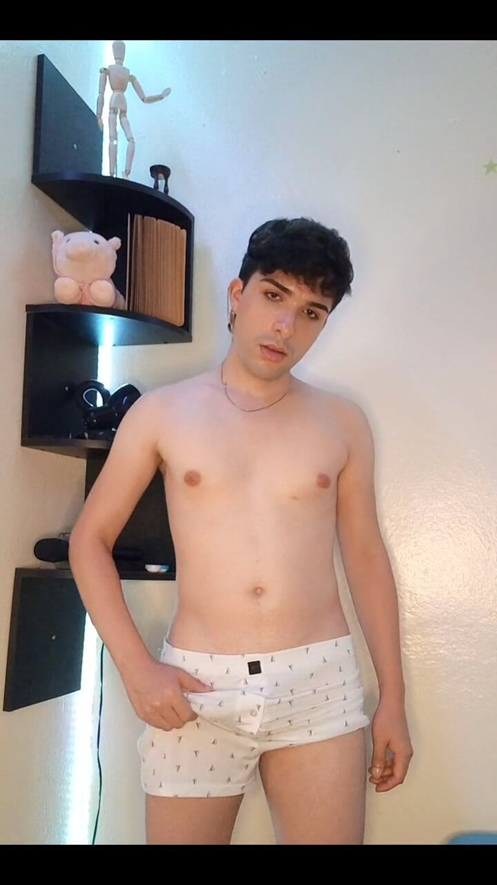 Diego_latinboy: Big Bulge Short Pant
