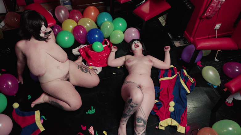 Mushroombitchx: Çift pomni balon patlatıyor