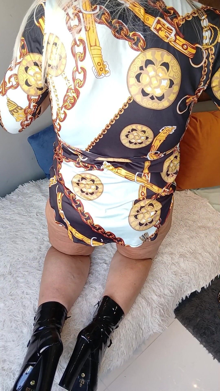 Sexy ass CDzinhafx: मेरे बट को पीछे करना और प्लग इन करना