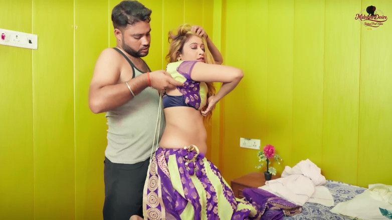MR FUCKER: Indian Hot New Bhabhi Get Fucked by Dhudhwala Full Video...
