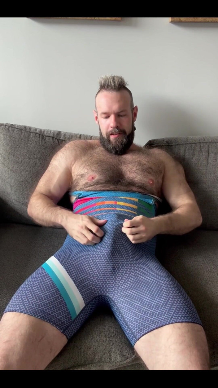 BeefyCanuck: Singlet Saturday: Straps off, Glutes Out, Sweat Dripping