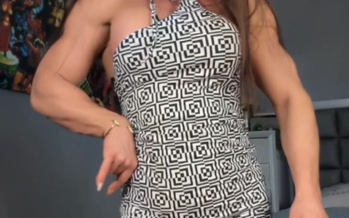 Alesya muscledoll: リズムの筋肉の女神
