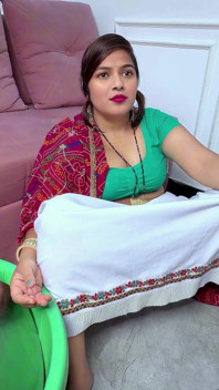 Indiancă bhabhi desi de la țară și-a înșelat soțul. Ea a futut de șeful ei în coloană sonoră hindi