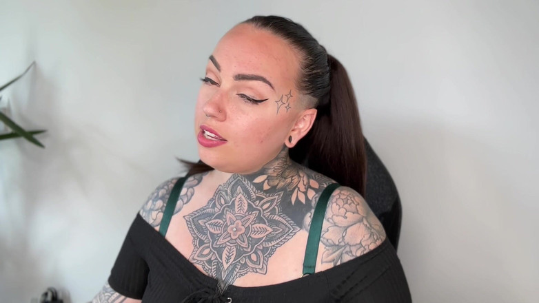 Miss Valentina: Rico findom pirralha se gaba