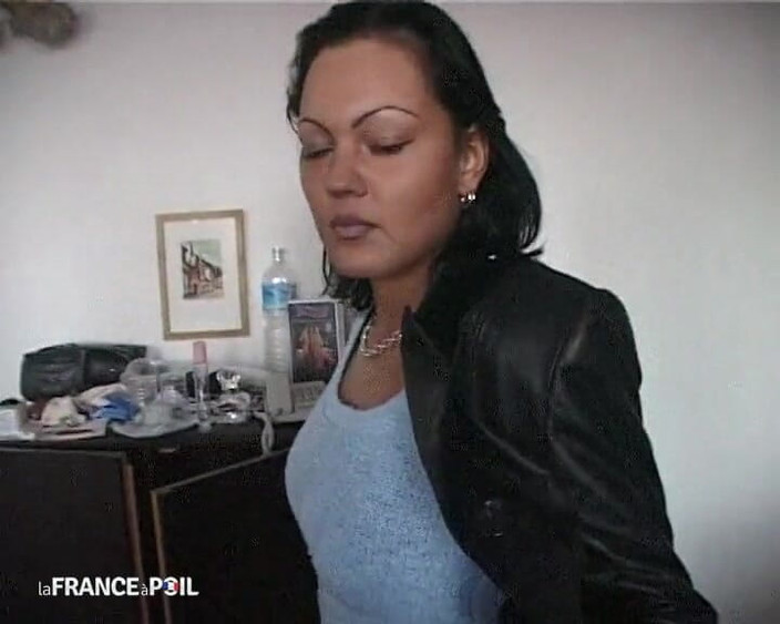 French Family Secrets: Gadis-gadis ke sekop untuk pertunjukan yang sangat panas!