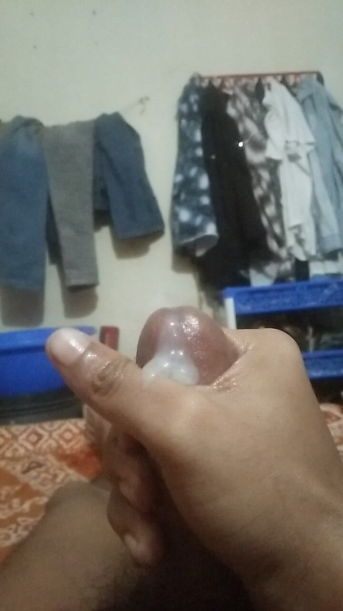 Viral_tiktokar: I Got a Handjob in My Room.