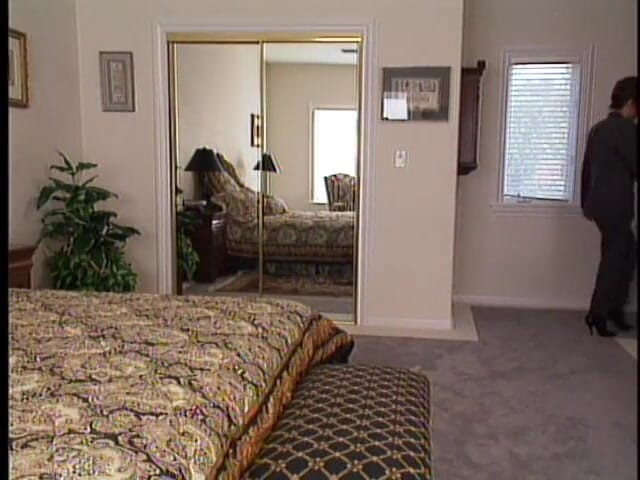 A Lesbian World: Tipul supărat și-a găsit fermecătoarea iubită brunetă Lisa Ann jucându-se cu...