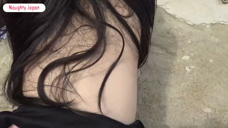 Neon Tenshi: スレンダーで既婚の美女が夫に捕まり、ビーチでの脱出が不気味な場所で不気味な展開を