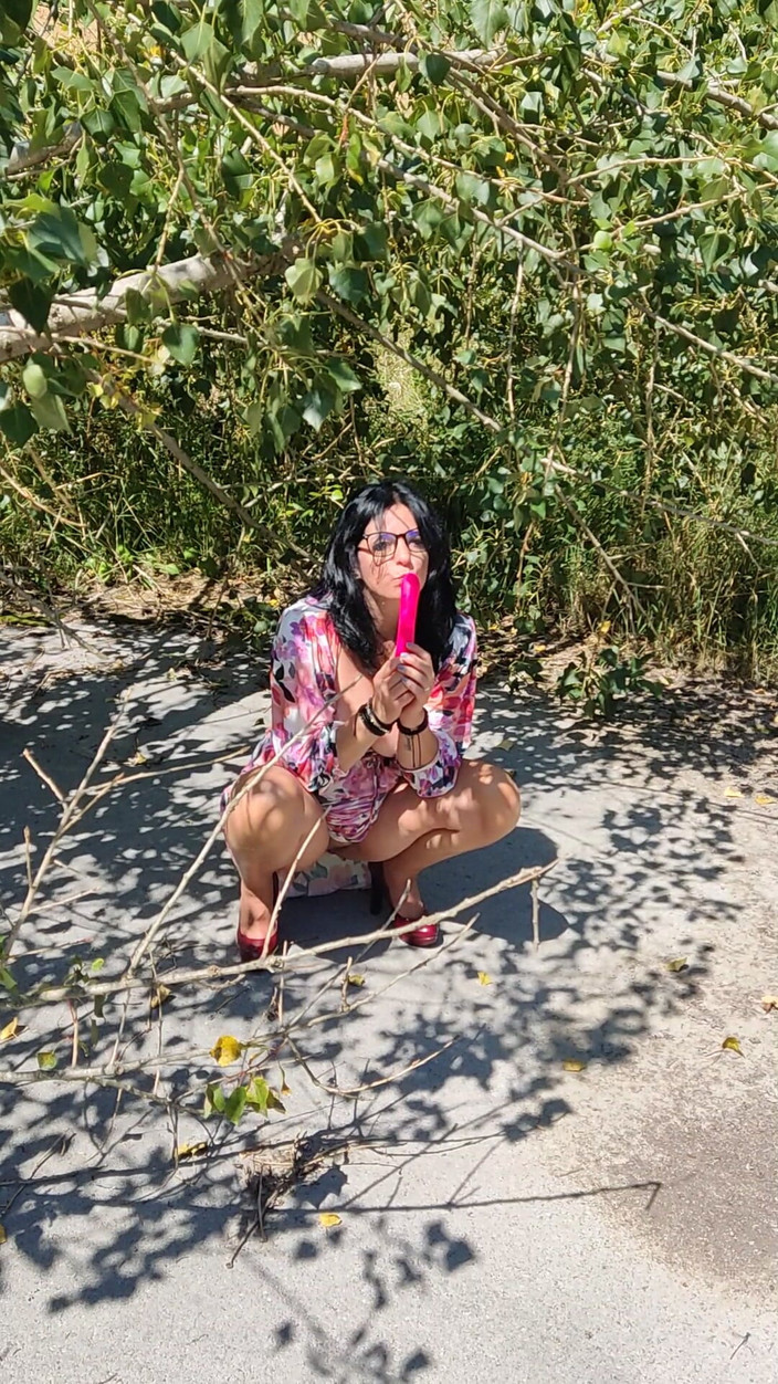 Toilet Mommy: 50+熟女在户外自慰