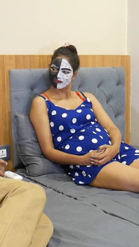 Colegas de quarto sexy Rashmika e Surya compartilham cama