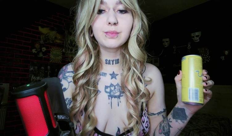 MessalinaHorror: Sexy alternatieve blondine burping