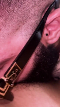 Il mio migliore ha lasciato il videogamer alle spalle e mi ha fatto scopare il culo in modo molto gustoso