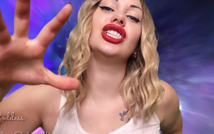 Goddess Misha Goldy: Даже если вы прямолинейный ты сказал, что для меня ты будешь пососать и съесть их сперму! Ты готов пожертвовать ради меня.