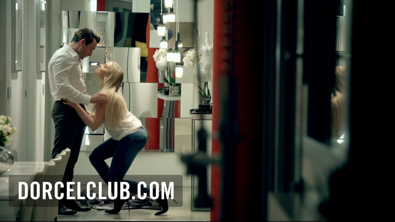 Dorcel Club: Giochi sexy con la bionda sexy Mia Malkova