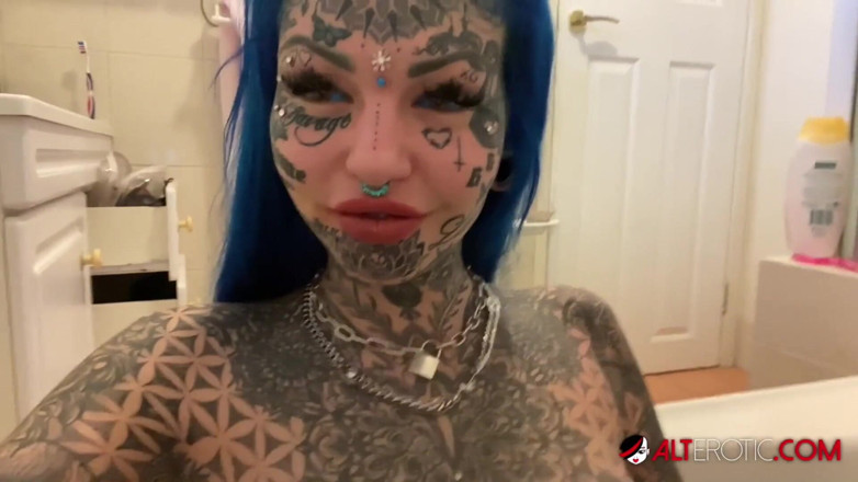 Alt Erotic: 흑인 대물 자지에게 따먹히는 거유 밀프