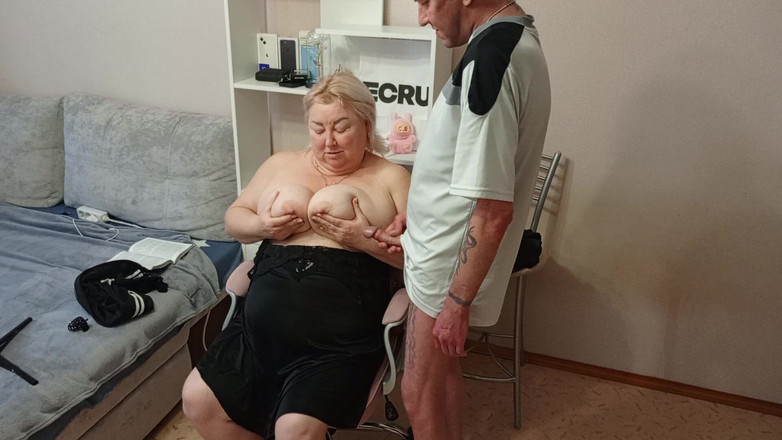 Zona901: Aku ngocok kontolku, ngentot mulut ibu tiriku sampai toketnya dicrot...