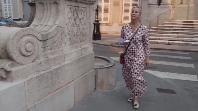 Selena701: Жена-блондинка В Любительском Поведению Наслаждается Сексом Полуобнаженной