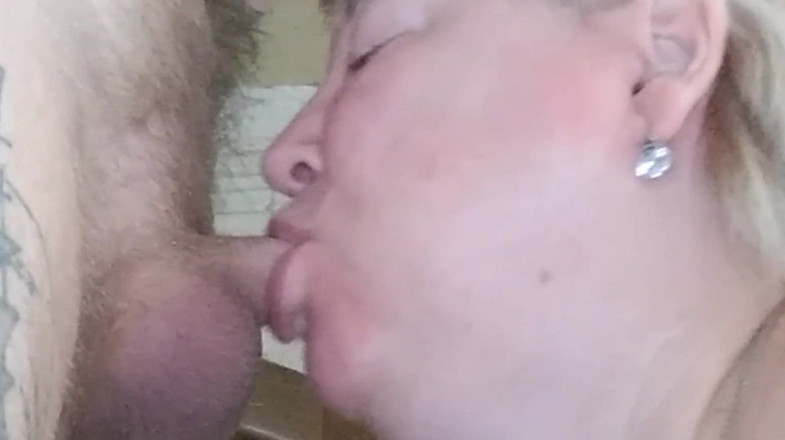 Zona901: Süßer blowjob von stiefmutter mit sperma auf dicke titten # 4