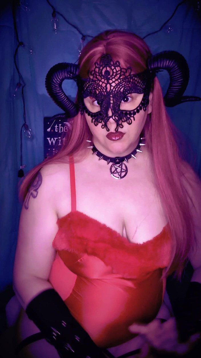 Davina Donna: Demonic Lipstick Tit Flash