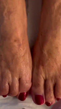 Cum on Stepaunt GILF MILF Feet & Toes Granny Loves It